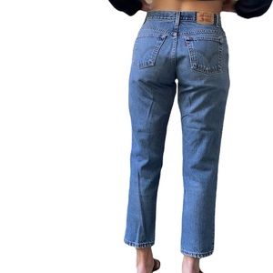 Vintage Levi’s 550 Women’s 10S Mid-Wash